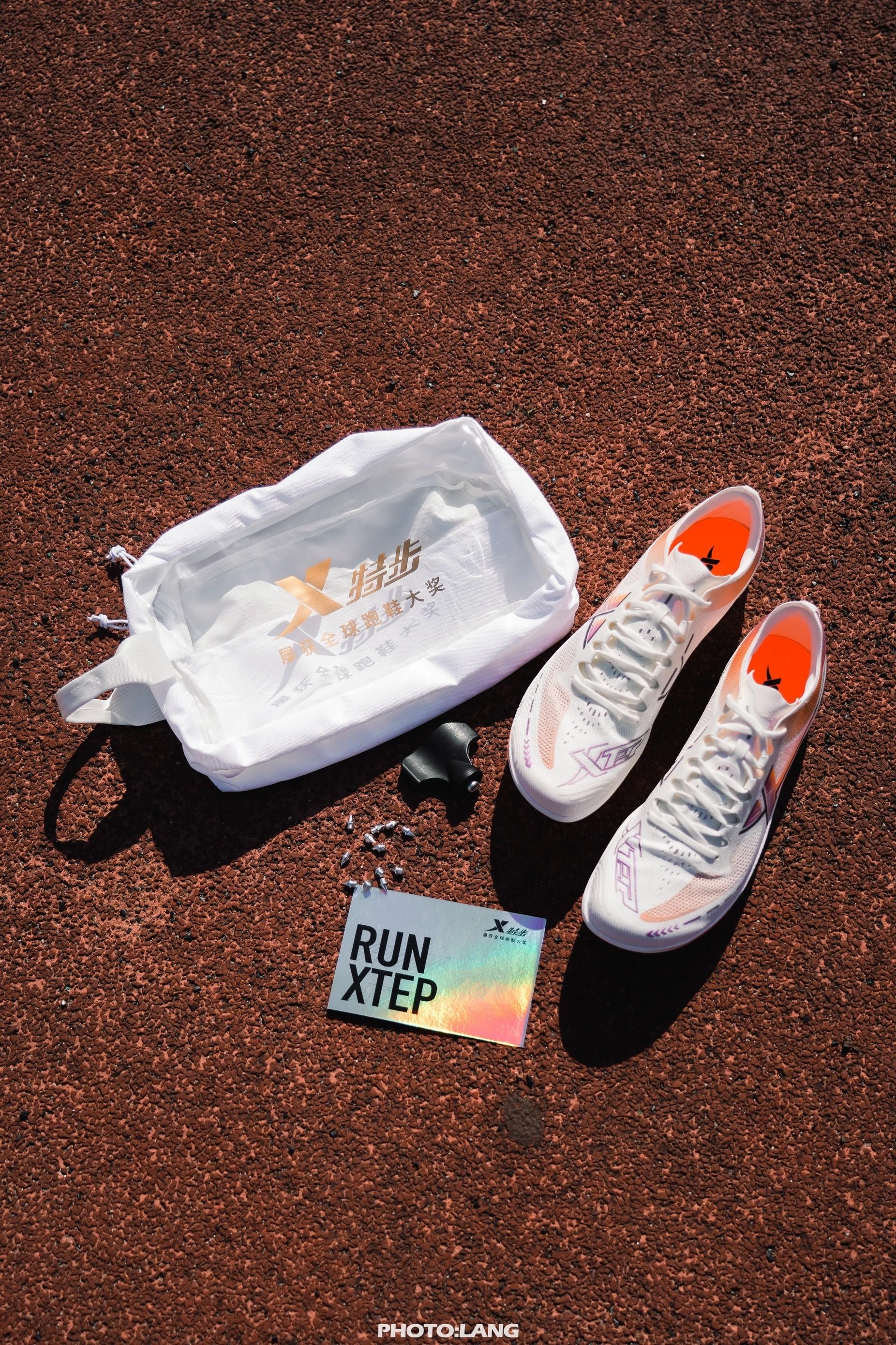 特步历史上的第一双中长跑钉鞋!!